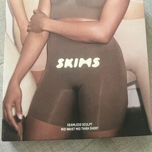 SKIMS Bronze Seamless Sculpt Thigh Shorts